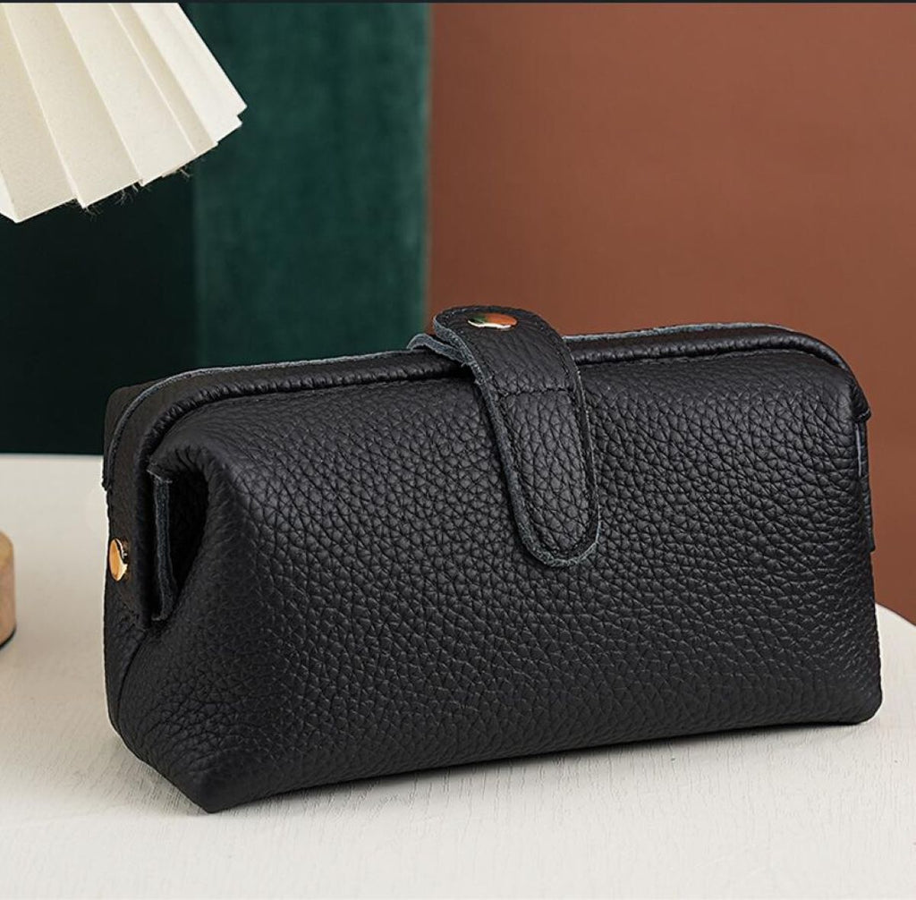 Leather Makeup Bag for Travel and Everyday Organization #Y1896