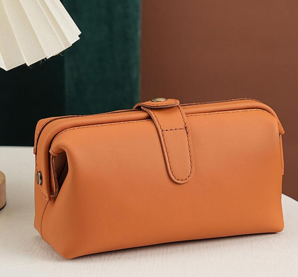 Leather Makeup Bag for Travel and Everyday Organization #Y1896